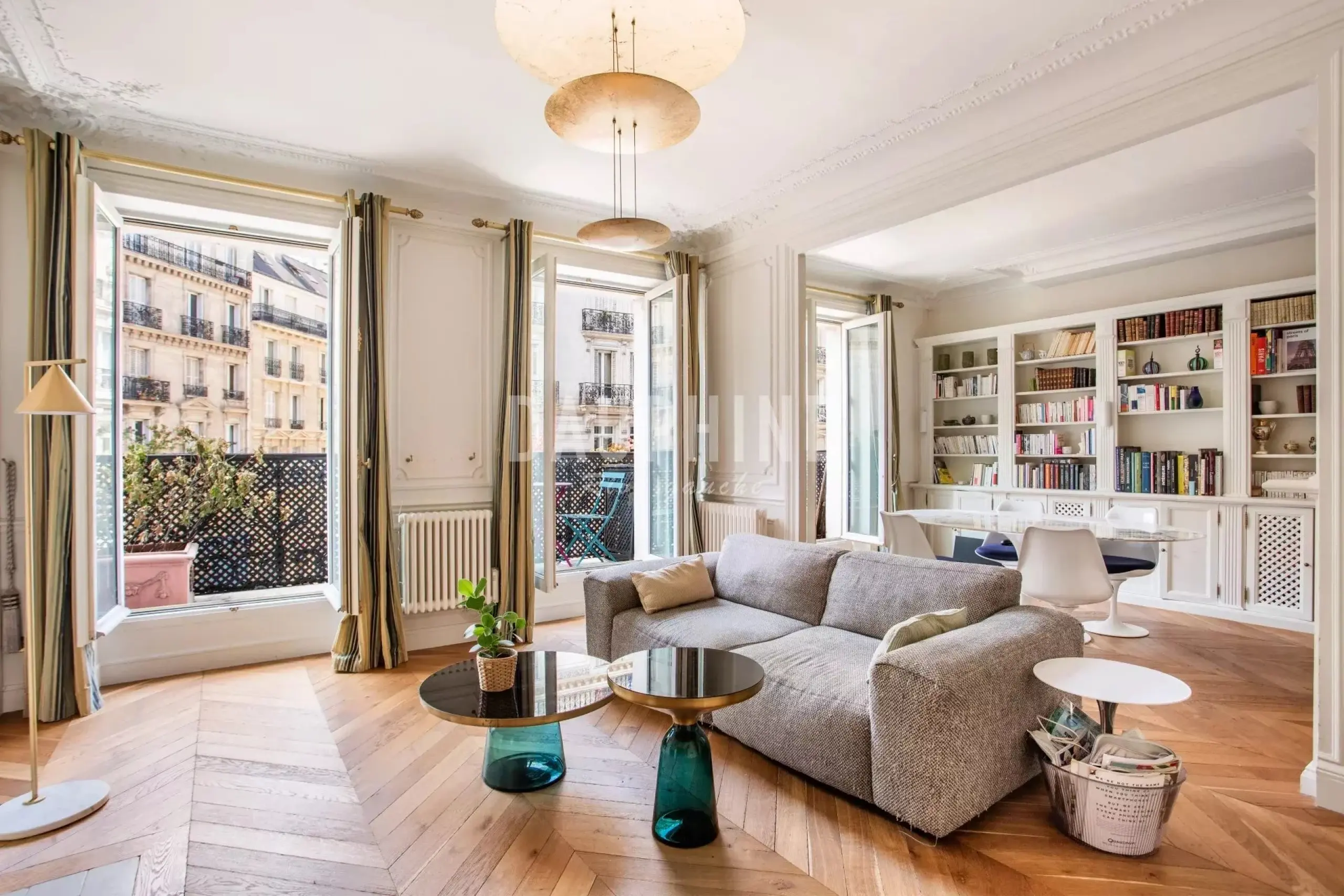 Appartement avec balcon à Paris 6ème — photo 1
