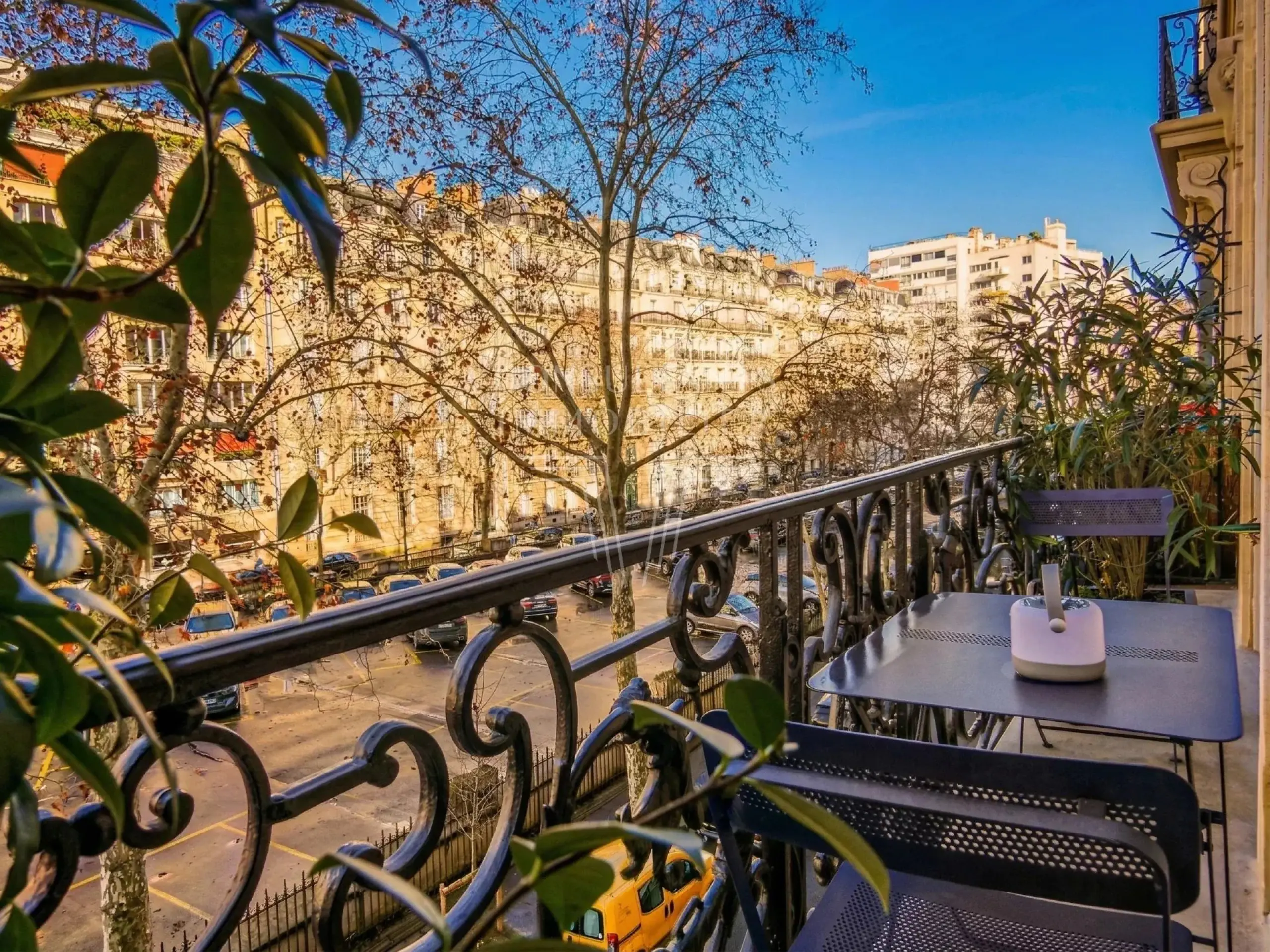 Appartement avec balcon à Paris 16ème — photo 1